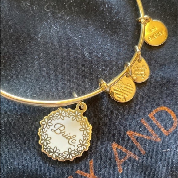 ❗️SOLD❗️Bride Bundle - Picture 10 of 14